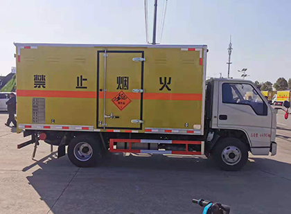 南圣镇爆破器材运输车工人安全操作规范与智能技术保障