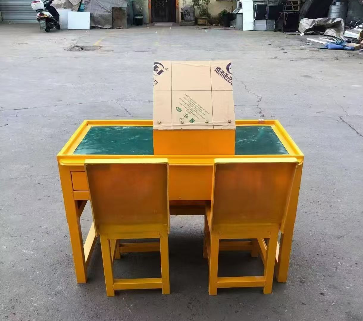 南圣镇防静电导通桌井下煤矿火工品发放桌：危险品流转的安全守护者